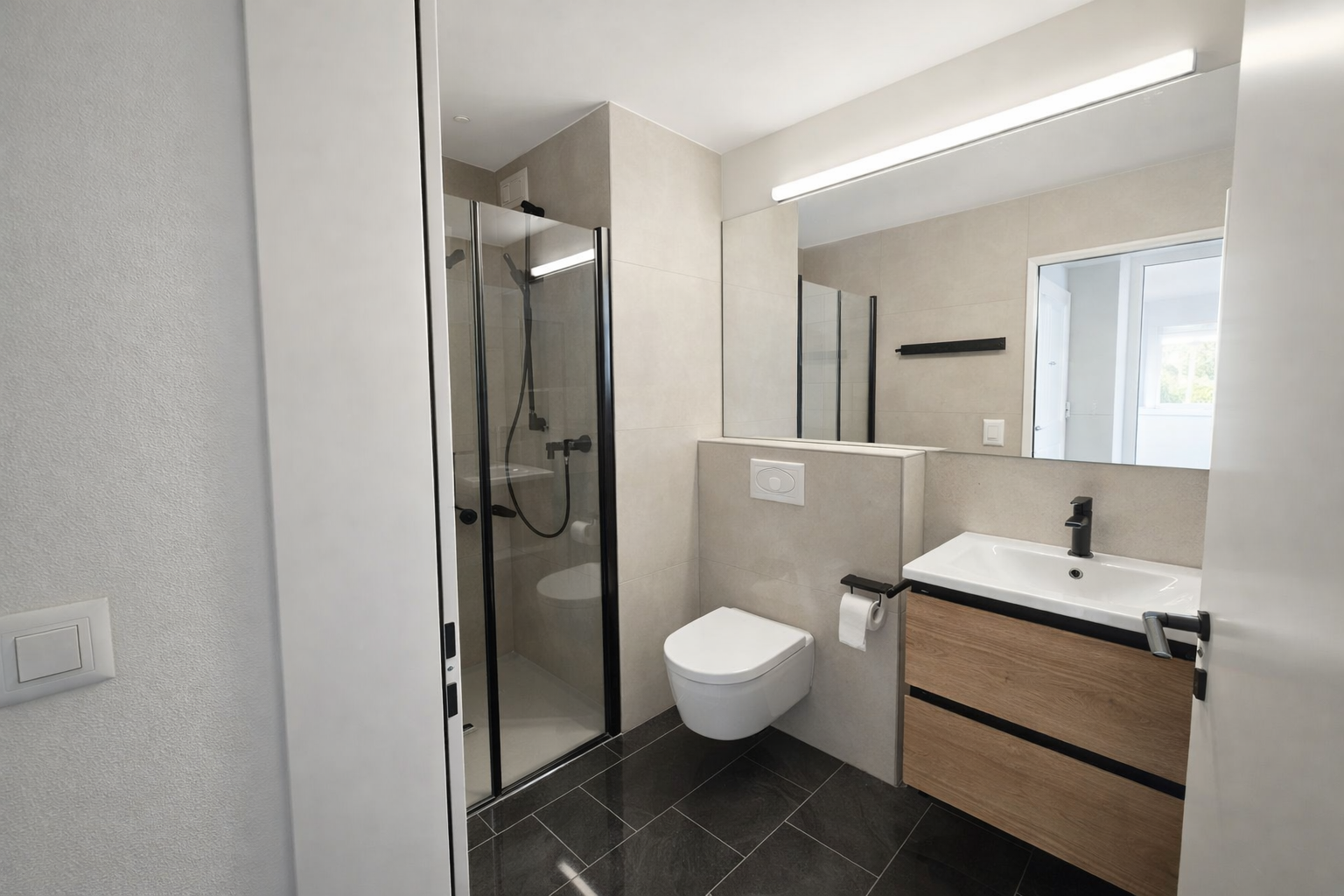 Dusche und Badbereich der 3.5 Zimmer Wohnung in Landbachstrasse 7, 9524 Zuzwil